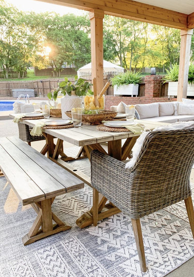Outdoor Summer Tablescape